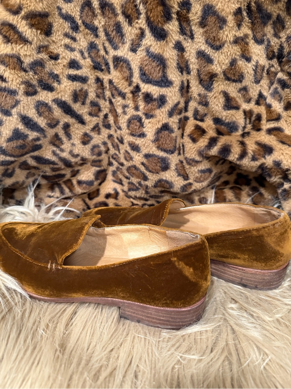 Velvet vintage brown loafers